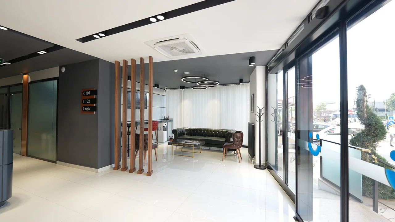 Güleryüz Diş Polikliniği bekleme alanı