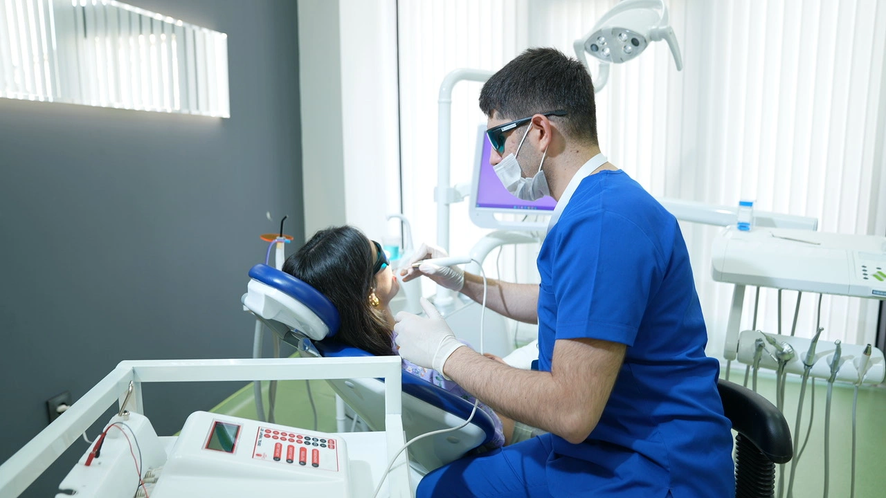 Güleryüz Diş Polikliniği modern tedavi ve görüntüleme ünitesi