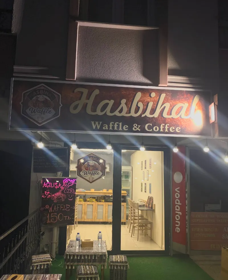 Hasbihal Waffle Çorum dış cephe gece görünümü
